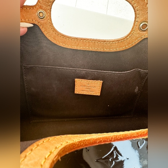 Luxurious Louis Vuitton Amarante Monogram Vernis Roxbury Drive Bag - Picture 7 of 8